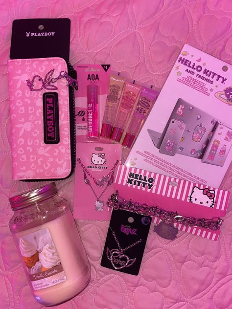 Y2k Gift Basket, Aesthetic Pink Gift Basket, Pink Y2k Jewelry As Gift, Cute Pink Hello Kitty Bag, Kawaii Pink Hello Kitty Bag, Trashy Y2k Aesthetic, Juicy Couture Purse Pink, Pretty School Supplies, Hello Kitty Bedroom