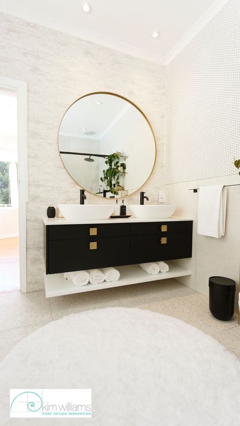 Gold And Black Bathroom, Rustic Small Bathroom Ideas, Black White And Gold Bathroom, Gold Bathroom Mirror, Gold Bathroom Fixtures, Black Bathroom Fixtures, Black And White Tiles Bathroom, Gold Bathroom Decor, Black And Gold Bathroom