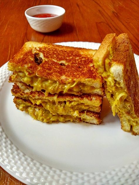 Cheesy Chicken Sandwich Chicken Cheese Sauce, Masala Sandwich, Boiled Egg Salad, Sandwich Chicken, Easy Sandwich Recipes, Idli Recipe, Chicken Sandwich Recipes, Omelette Recipe, Boiled Chicken