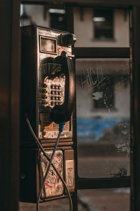 Bestie Aesthetics, Whats Wallpaper, Wow Photo, Telephone Booth, Retro Photography, Phone Booth, Vintage Telephone, Cinematic Photography, Wallpaper Free Download