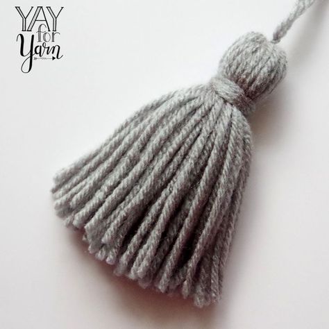 How to Make Yarn Tassels – Yay for Yarn #crochettutorials #knittingtutorials Tassels Diy Tutorials, Tassel Making, Tassels Tutorials, Yarn Tassel, Farmhouse Beads, Tassel Crafts, How To Make Tassels, Pola Amigurumi, Pom Pom Crafts