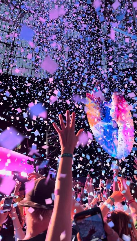 Cold Play Concert Aesthetic, Cold Play Aesthetic, Coldplay Aesthetic, Coldplay Tour, Coldplay Music, Cold Play, Chris Martin Coldplay, Concert Vibes, Coldplay Concert