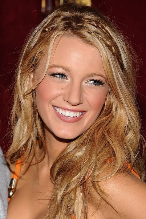 Blake Lively Hair, Oval Face Shapes, Bleached Hair, Summer Beauty, Natural Hair Color, Blake Lively, Beauty Trends, Gossip Girl, Hair Updos