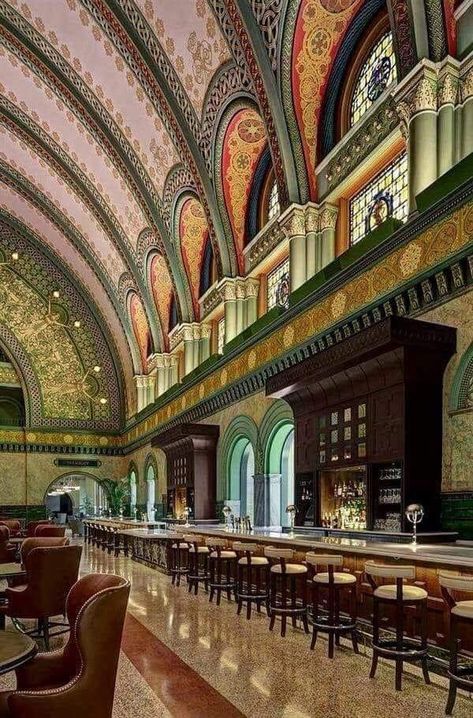 Union Station bar, St. Louis. St Louis Union Station, Penn Station, Union Station, Hilton Hotel, St Louis Missouri, St Louis Mo, Saint Louis, Train Station, Hotels And Resorts