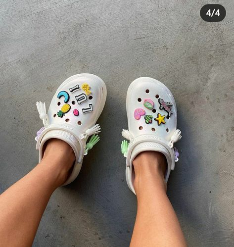 Crocs Jibbitz Ideas Women, Cute Shoe Pics, Croc Outfits Women, Croc Outfits, Jibbitz Ideas, Crocs Ideas, Shoe Pics, Crocs Fashion, Cute Shoe