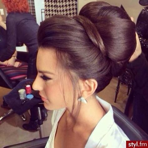 i wish i had this much hair!... would have done this for my wedding Bridal Bun, Hair Done, Wedding Hairstyles Updo, Wedding Updo, Bridal Hair And Makeup, Wedding Hair And Makeup, Big Hair, Great Hair, Bride Hairstyles