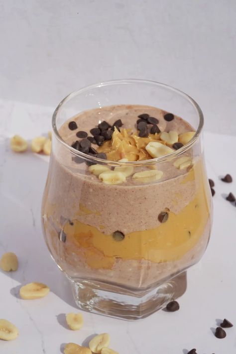 20 Easy Overnight Oats - Tales of Sweets Chocolate Chip Overnight Oats, Peach Overnight Oats, Peanut Butter And Chocolate Chips, Raspberry Overnight Oats, Creamy Oats, Easy Zucchini Bread, Best Overnight Oats Recipe, Breakfast Oats Overnight, Refreshing Breakfast