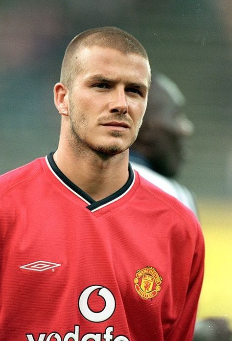 David Beckham of Man Utd in 2001. David Beckham Bald, David Beckham Manchester United, David Beckham Football, Beckham Football, David Beckham Hairstyle, Posh And Becks, David Beckham Style, Manchester United Team, Emma Bunton