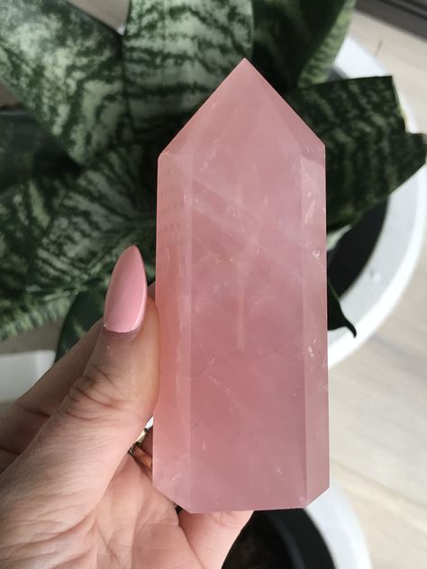 Rose Quartz Astethic, Crystal Widgets, Rose Quartz Aesthetic, Crystals For Wealth, Pretty Crystals, Quarts Crystal, Crystal Vibes, Crystal Aesthetic, Crystal Castle