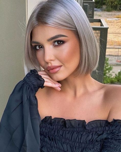 17 Chic Chin Length Haircuts for 2024: Trends, Styles, and Ideas 12 Inch Hair, Grey Hair Wig, Hair Colour Design, Chin Length Haircuts, Cheap Human Hair Wigs, Rihanna Hairstyles, Long Human Hair Wigs, Colored Hair Extensions, How To Cut Bangs