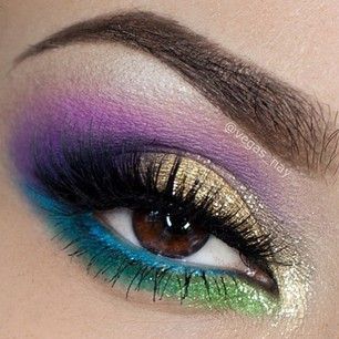 gold, black, lilac, green and blue eye liner.. oro, negro, lila,verde obscuro, verde claro y delineador azul Hippie Carnaval, Mardi Gras Wedding Theme, Mardi Gras Makeup, Mardi Gras Wedding, Christmas Makeup Look, Carnival Makeup, Mardi Gras Party, Green Eyeshadow, How To Apply Eyeliner