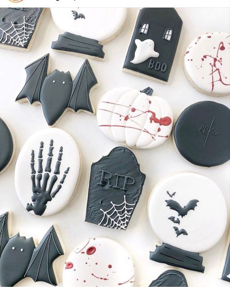 Scary Halloween Cookies, Halloween Sugar Cookies Decorated, Witch Cookie, Halloween Deserts, Halloween 1st Birthdays, Cookie Birthday Party, Skull Cookies, Halloween Cookies Decorated, Halloween Sugar Cookies