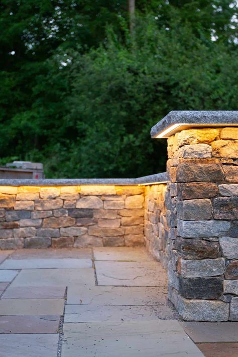 Boston Blend by Night and by Day - view photos … https://zcu.io/dQbqstone Entertaining Backyard Ideas, Rock Wall Landscape, Retaining Wall Lighting, Stone Veneer Exterior, Gate Entrance, Stone Lighting, Driveway Lighting, Stone Wall Design, Stone Landscaping