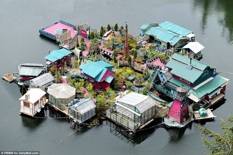 The artist couple say Freedom Cove is ever-changing as they add structures, modify and repair damage from fierce storms Floating Houses On Water, Houses On Water, Floating Village, House Boats, Houseboat, Boat Pics, Floating Garden, Moonrise Kingdom, Temperate Rainforest