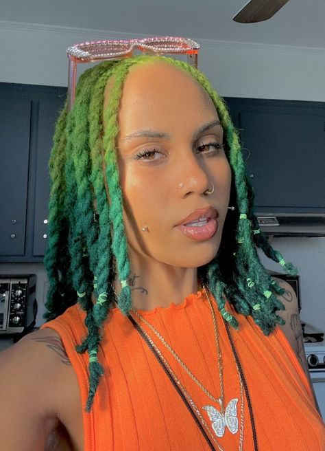 Green And Blonde Locs, Multicolored Locs, Locs Color Combo, Two Tone Locs, Colored Locs, Afro Punk Fashion, Loc Inspiration, Loc Hairstyles, Dreadlock Hairstyles For Men