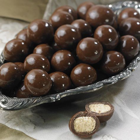 Malted Milk Balls - Oh Snap! Cupcakes Malted Milk Balls Recipe, Homemade Milk Chocolate, Milk Balls, Easy Christmas Candy Recipes, Malted Milk Balls, Chocolate Malt, Malted Milk, Candy Recipes Homemade, Christmas Candy Recipes