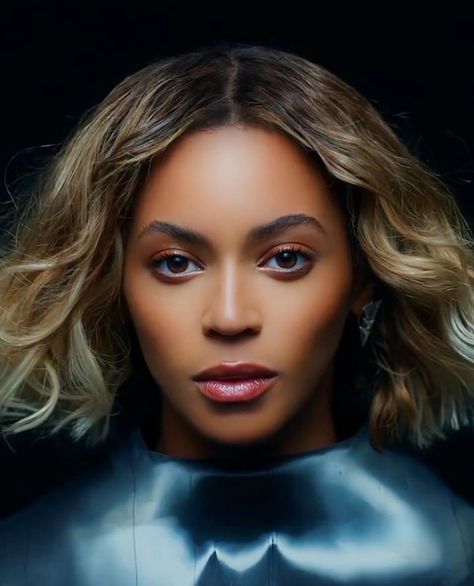 Beyoncé Short Hair, Beyonce Bob Haircut, Beyonce Face, Beyonce Short Hair, Beyonce Bob, Mine Music Video, Hair Long Bob, Beyonce Hair, Beyoncé Giselle Knowles-carter