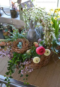 Build a Blooming Easter Basket for your Easter table or a kitchen island if you’re dining buffet-style! You can build a Blooming Easter Basket in less than an h… Easter Arrangements, Diy – Velikonoce, Diy Frühling, Easter Floral Arrangement, Easter Flower Arrangements, Easter Arrangement, Easter Decorating, Floral Arranging, Easter Centerpiece