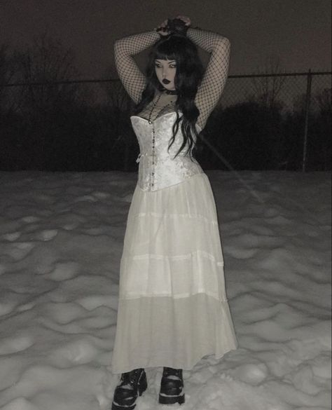 Goth Dress Wedding, Aesthetic Outfits White, White Goth Dress, Angelcore Aesthetic Outfits, Scene Tiktok, White Goth Outfit, White Goth Aesthetic, Alt Dress, Goth Dancing