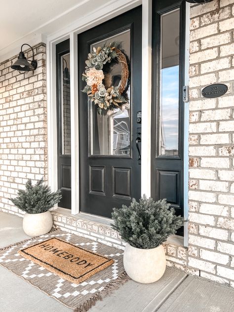 Fake Front Door Plants, Front Door Decor Double Doors, Townhouse Front Door Decor, Outdoor Front Door Decor, Front Porch Faux Plant Ideas, Townhouse Front Porch Ideas, Black Front Door Decor, Double Front Door Decor, Apartment Front Door Decor Entrance