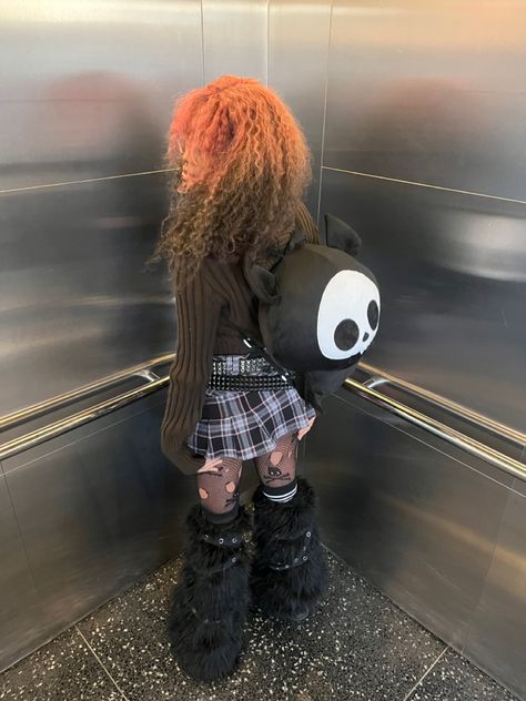 Mall Goth Black Women, Vigilante Clothes, Studded Belt Outfit Emo, Scene Black Woman, Scene Hair Curly, Alt Black Woman Outfit, Stud Outfit Ideas, Dyed Hair Curly, Alt Dyed Hair