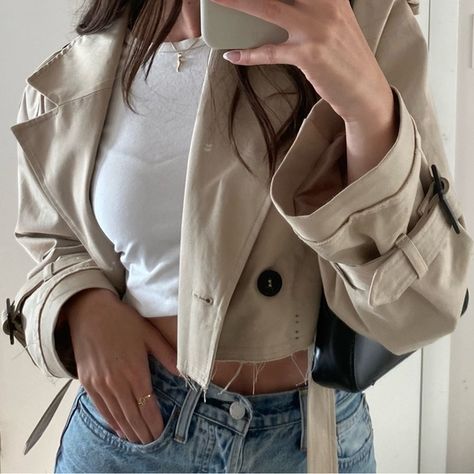 Small zara cropped trench jacket. Only worn a couple of times Zara Cropped Trench, Zara Trench Coat, Cropped Trench Coat, Buy List, Trench Jacket, Zara Jackets, Fall Season, The Fall, A Couple