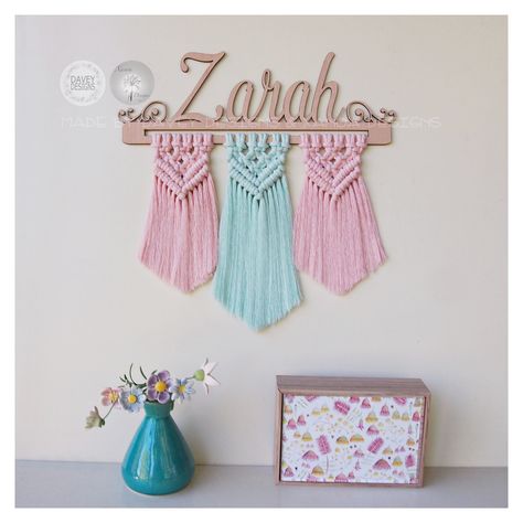 Macrame Sign, Personalized Macrame Wall Hanging, Rainbow Macrame Wall Hangings Diy, Baby Name Wall Art Macrame, Macrame Projects Ideas, Arco Iris Macrame, Macrame Wood, Diy Macrame Earrings, Macrame Baby