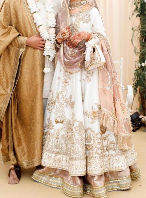 White Lehenga Bridal Pakistani Dresses, White And Pink Nikkah Dress, White Pakistani Bridal, Nikkah Bride Dress, Nikkah Outfit, Nikkah Bride, Baju Kahwin, Desi Wedding Dresses, Nikkah Dress