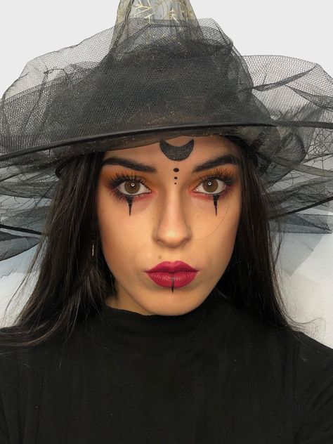 Light Witch Makeup, Halloween Witch Makeup Looks, Simple Witch Makeup Halloween, Make Up Bruja, Makeup Bruja Halloween, Witch Costumes Makeup, Evil Makeup Looks, Witch Make Up Pretty, Witch Makeup Easy