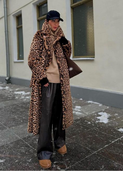 Leopard Print Trench Coat, Leopard Coat Outfit Winter Style, Cheetah Fur Coat Outfit, Leopard Sweatshirt Outfit, Animal Print Coat Outfit, Leopard Coat Street Style, Leopard Fur Coat Outfit, Leopard Jacket Outfit, Leopard Print Coat Outfit