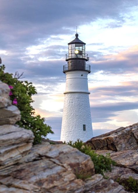 Light House Pictures, Lighthouse Images, Portland Head Light, Lighthouses Photography, Lighthouse Photos, Lighthouse Pictures, Lighthouse Painting, Lighthouse Art, Beautiful Lighthouse