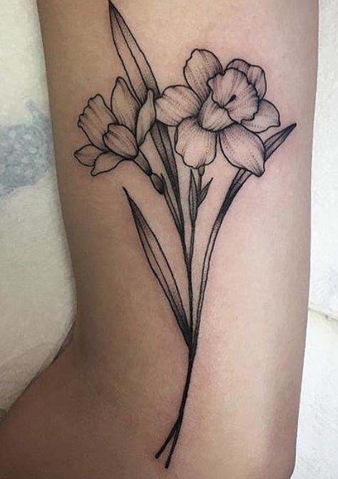 Black And Grey Daffodil Tattoo, Daphadil Tattoo, Dafodill Flowers Drawing, Dafodill Flowers Tattoo, Daffodil Tattoo Design, George Tattoo, Mix Drawing, Ribs Tattoo, Daffodil Tattoo