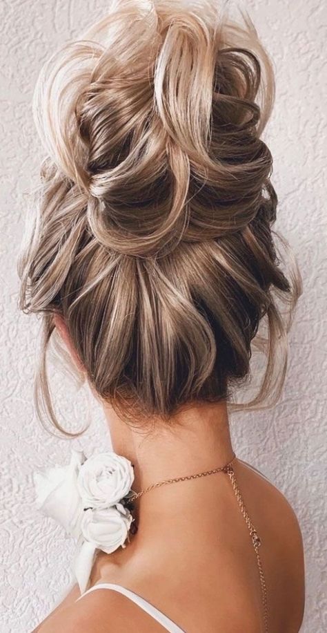 Hairstyle Bridesmaid, Hairstyle For Prom, Elegant Hairstyle, Braids For Medium Length Hair, Top Bun, Medium Length Hair Men, Hairstyles For Medium Length Hair Easy, High Bun, Updos For Medium Length Hair