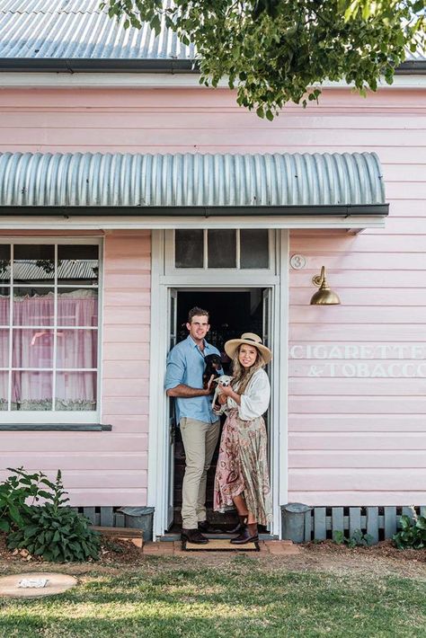 Big Bathroom Design, Country Style Magazine, Concrete Interiors, Corner Shop, Pink Cottage, Bathroom Design Trends, Cottage Exterior, Corner Store, Branding Shoot