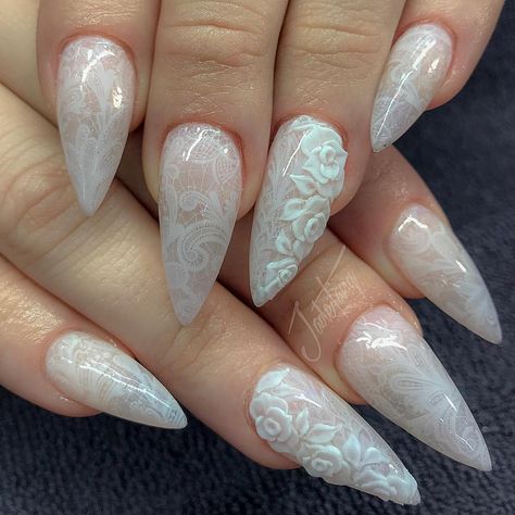 Shiny Nails Designs, Rustic Summer Wedding, Crazy Nail Art, Bridal Nail Art, Gold Nail Art, Manicure Nail Designs, Lace Nails, Cute Nail Art Designs, Lace Designs