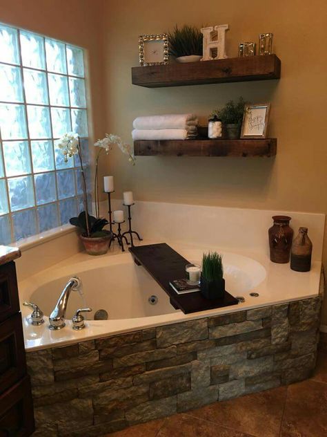 Casa Rock, Rustic Bathroom Remodel, Decor Baie, Floating Shelves Diy, Estantes Flotantes, Diy Bathroom Decor, Rustic Bathroom, Small Bathroom Decor, Bath Tub