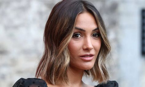 Frankie Bridge's new Zara puffer jacket is going to totally blow your mind | HELLO! Frankie Bridge Hair, Bob Haircut Medium Length, Bob Blond, Zara Puffer Jacket, Frankie Bridge, Balayage Straight Hair, Zara Puffer, Green Puffer Jacket, Green Puffer