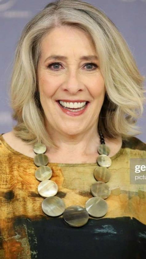 Mrs Elsie Hughes Carson/Phyllis Logan Phyllis Logan, Elizabeth Montgomery, Downton Abbey, Persona, My Girl, Pearl Necklace, Statement Necklace, Actresses, Celebrities