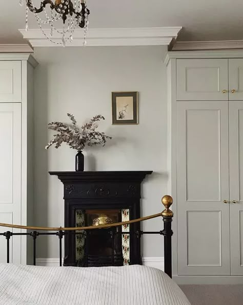 Farrow and Ball Cromarty 285 wall paint Farrow And Ball Cromarty, Bedroom Alcove, Terrace Interior, Bedroom Built In Wardrobe, Townhouse Interior, Bedroom Victorian, Bed Grey, Victorian Townhouse, Victorian Bedroom