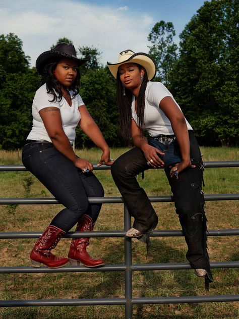 Four women known as the Cowgirls of Color have found a niche within the rodeo community. Outfits With Black Boots, Black Cowgirl Outfit, Outfit With Black Boots, Cowgirl Outfit Ideas, Black Cowgirl Boots, Outfit Ideas Black, Cowgirl Boots Outfit, Urban Cowgirl, Black Chicks