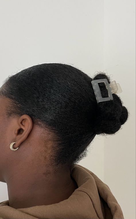 4c Hair In Claw Clip, Afro Claw Clip Hairstyles, Afro Claw Clip, Claw Clip Black Hair, 4c Claw Clip, Black Hair 90s, Natural Hair Pictures, Claw Clip Hairstyle, Clip Hairstyle