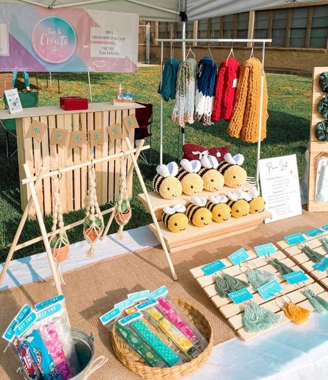 Booth Display Ideas Diy, Market Setup, Craft Stall Display, Craft Fair Table, Crochet Craft Fair, Craft Fair Booth Display, Stall Display, Craft Show Booths, Crochet Store