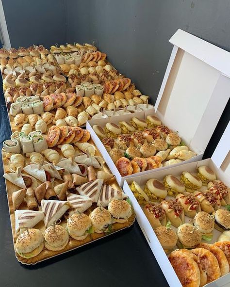 Pastries For Birthday, Wedding Side Dishes, Birthday Party Catering Ideas, Brunch Box Ideas, Buffet Party Ideas, Party Buffet Ideas, Buffet Sale, Brunch Sale, Buffet Food Ideas