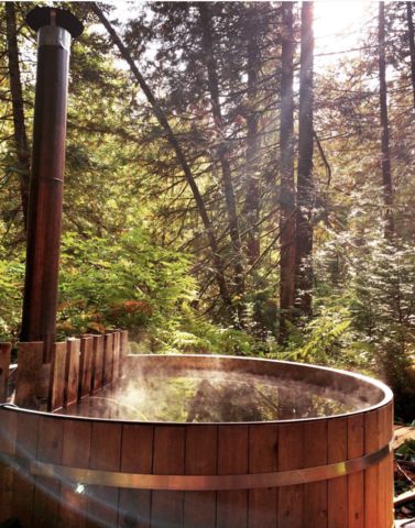 Log Burning Hot Tub, Woodfire Hot Tub, Log Cabin Hot Tub, Natural Hot Tub, Rustic Hot Tubs, Wood Burning Hot Tub, Cabin Backyard, Cabin Patio, Wooden Hot Tub