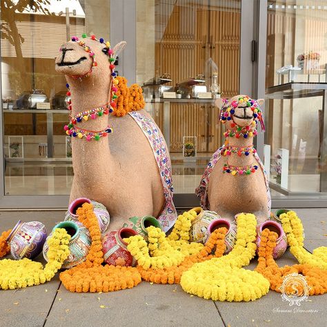 Rajasthani Haldi Decoration Ideas, Rajasthani Theme Wedding Decor, Rajasthani Stage Decoration, Rajasthani Theme Decoration Weddings, Rajasthani Carnival Decor, Rajasthani Mela Theme Decor, Rajasthani Decoration Ideas Wedding, Rajasthani Decor Wedding, Rajasthani Mehndi Decor