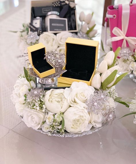 Hantaran Cincin, Dulang Hantaran Ideas, Hantaran Ideas, Hantaran Kahwin, Dulang Hantaran, Box Cadeau, Wedding Frame Gift, Wedding Trousseau, Gift Tray