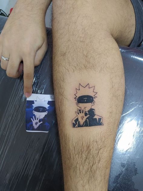 Chose Tattoo, Anime Small Tattoo Ideas, Minimal Anime Tattoo, Geek Tattoo Ideas, Small Anime Tattoo, Cool Anime Tattoo Ideas, Jujutsu Kaisen Tattoo, Small Anime Tattoos, Anime Tats