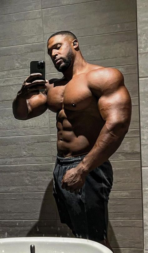 Male Body Builders, Body Builders Men, Devine Masculine, Men Bodybuilding, Workouts For Men, Chocolate Men, Dark Skin Men, Gym Workouts For Men, Body Builders