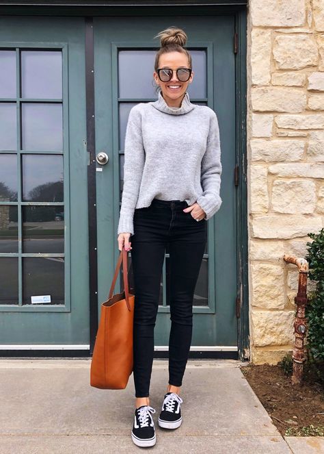 Cute Outfits with Black Jeans | 10 Black Jeans Outfits to Copy Hot 40 Year Old Outfits, Hot Mums Outfits, 30 Years Old Outfits Style, 30 Year Old Mom Outfits, Mom Fashion 30 Year Old, Black Jeans Outfit Spring, Outfits With Black Jeans, Dark Jeans Outfit, Black Pants Outfit