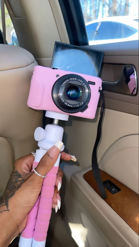 Female Youtuber Aesthetic, Pink Content Creator, Pink Youtube Camera, Youtube Equipment Aesthetic, Good Cameras For Youtube, Pink Vlogging Camera, Youtube Camera Aesthetic, Vlogging Camera Aesthetic, Vlog Camera Aesthetic